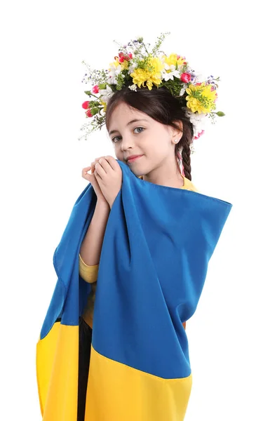 Kleines Mädchen Blumenkranz Mit Fahne Der Ukraine Auf Weißem Hintergrund — Stockfoto