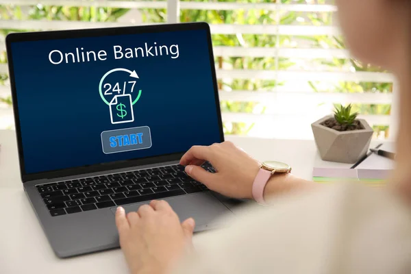 Woman Using Online Banking Application Laptop Table Closeup — Stock Photo, Image