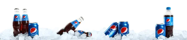 Mykolaiv Ucrania Febrero 2021 Botellas Latas Pepsi Sobre Hielo Sobre —  Fotos de Stock