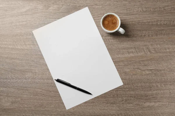 Blanco Vel Papier Pen Kopje Koffie Houten Tafel Plat Gelegd — Stockfoto