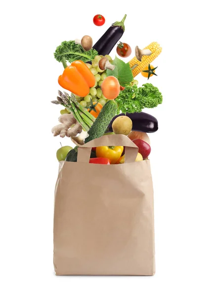 Bolsa Papel Con Verduras Frutas Sobre Fondo Blanco Comida Vegetariana — Foto de Stock