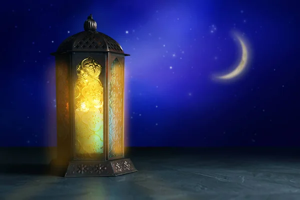 Belle Lanterne Arabe Décorative Sur Table Nuit Espace Pour Texte — Photo