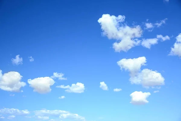 Kilátás Gyönyörű Kék Fehér Felhők — Stock Fotó
