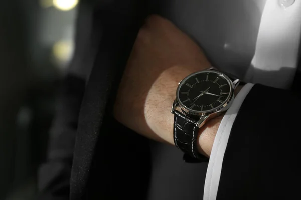 Businessman Luxury Wrist Watch Blurred Background Closeup — Stock Photo, Image