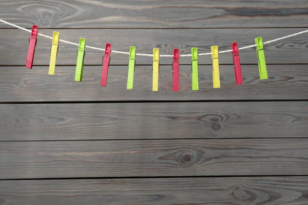 Colorful Plastic Clothespins Rope Wooden Background Space Text — Stock Photo, Image