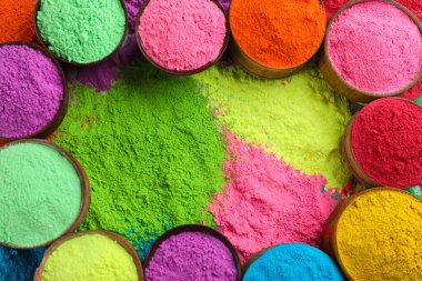 Arka plan olarak renkli pudra boyaları, üst manzara. Holi festivali