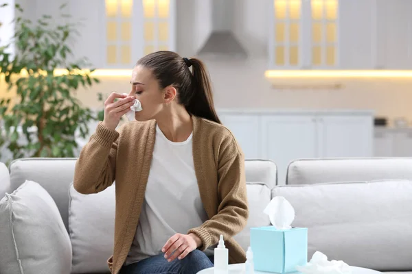 Ill Woman Paper Tissue Sneezing Home — Stock Photo, Image