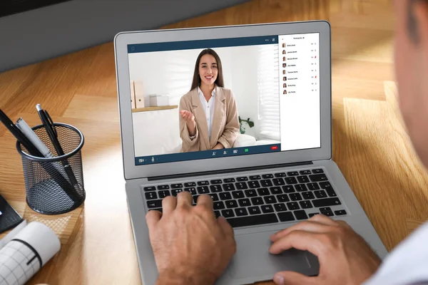 Humánerőforrás Menedzser Online Állásinterjút Készít Videochat Segítségével — Stock Fotó