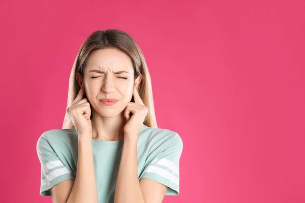 Emotional Young Woman Covering Her Ears Fingers Pink Background Space — Stock Photo, Image