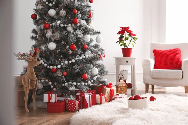 Intérieur Élégant Chambre Avec Arbre Noël Cadeaux — Photo