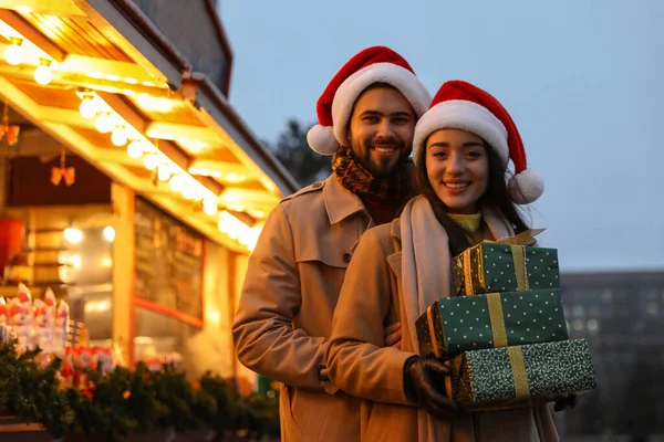 Lovely Couple Christmas Presents Winter Fair — Stock Photo, Image