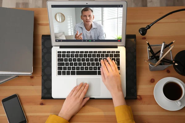 Gerente Recursos Humanos Realizando Entrevista Trabajo Línea Través Video Chat — Foto de Stock