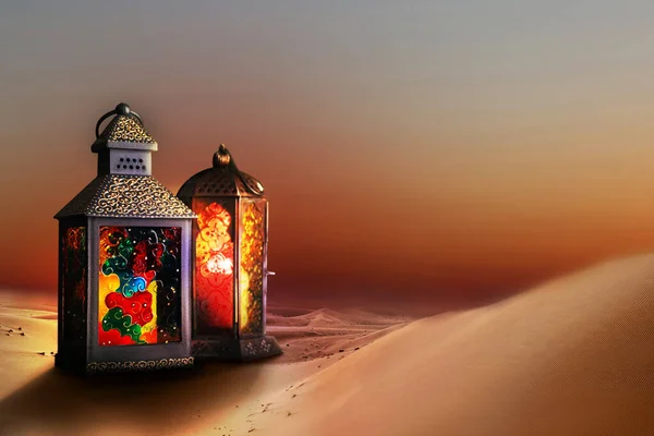 Belles Lanternes Arabes Sur Sable Coucher Soleil Espace Pour Texte — Photo