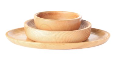 Boş ahşap bulaşık takımı beyaza izole edildi.