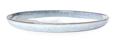 Güzel yeni temiz tabak beyaza izole edilmiş.