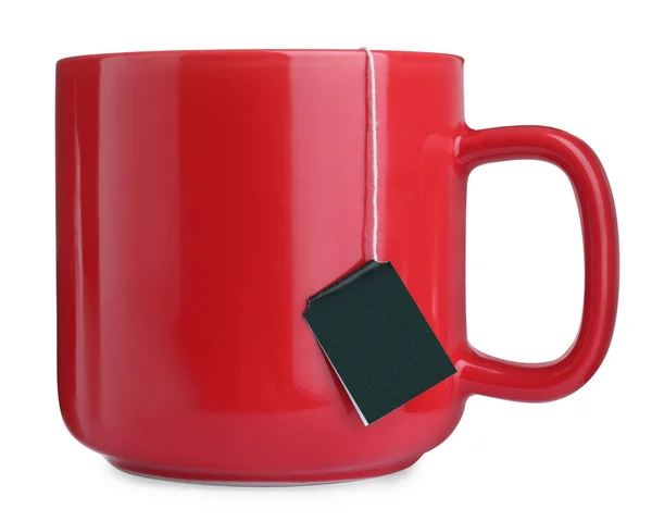 白に隔離されたティーバッグ付きの赤いカップ — ストック写真