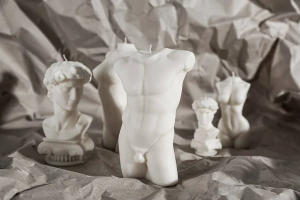 Коллекция Красивых Скульптурных Свечей Скомканной Бумаге — стоковое фото