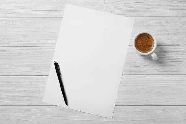 Blanco Vel Papier Pen Kopje Koffie Witte Houten Tafel Plat — Stockfoto
