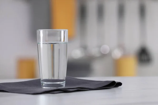 Glass Water Napkin White Table Blurred Background Space Text — Stock Photo, Image