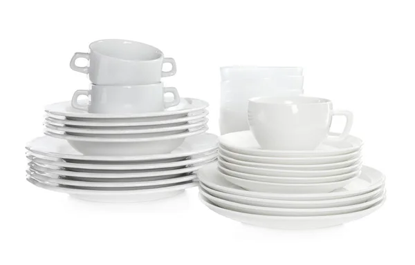 Σωρευμένα Πιάτα Και Φλιτζάνια Λευκό Φόντο — Φωτογραφία Αρχείου