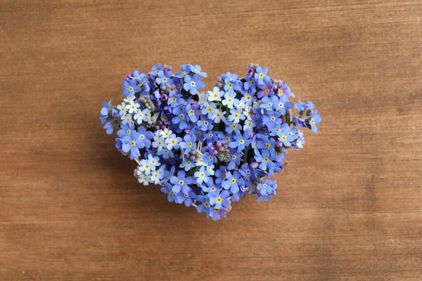 Heart Beautiful Blue Forget Flowers Wood Table Top View — Stok Foto