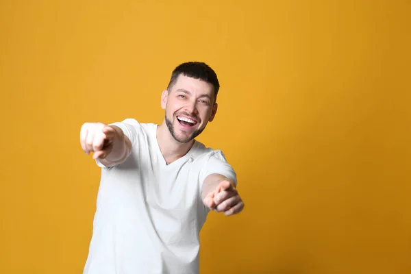 Handsome Man Laughing Yellow Background Space Text Funny Joke — Stock Photo, Image