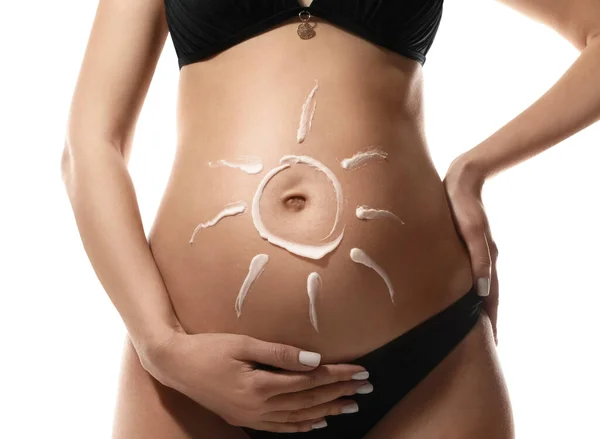 Zwangere Vrouw Met Zonnebrandcrème Haar Buik Tegen Witte Achtergrond Close — Stockfoto