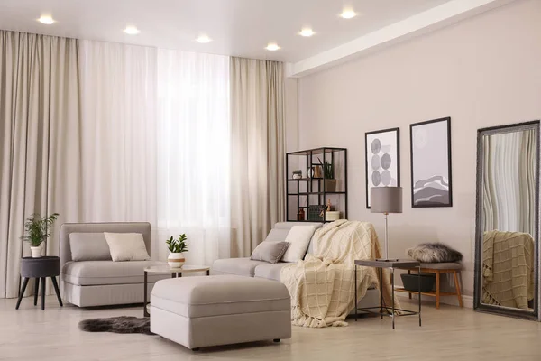 Stylish Living Room Interior Comfortable Sofa Large Mirror — Stock Photo, Image