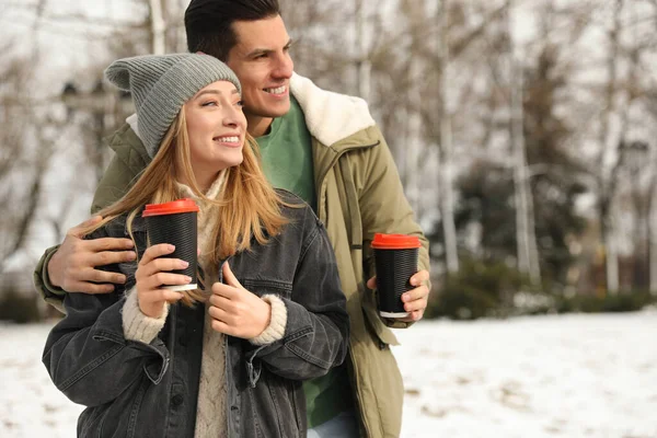 Beautiful Happy Couple Outdoors Winter Day — Stock Photo, Image