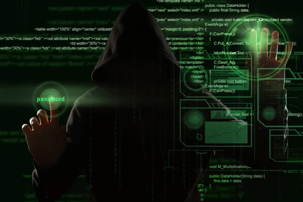 フードの男と暗黒の背景のデジタルコード サイバー攻撃の概念 — ストック写真