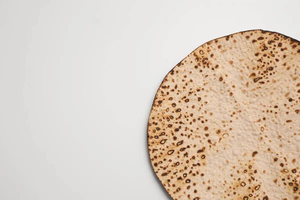 Smaklig Matzo Isolerad Vit Ovanifrån Påskfirande Pesach — Stockfoto