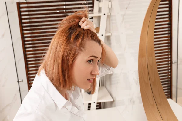 Woman Suffering Baldness Mirror Home — Stock Photo, Image