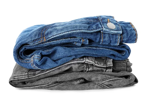 Pila Jeans Piegati Sfondo Bianco — Foto Stock