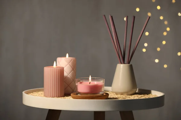 Burning Candles Reed Diffuser Table Grey Background — Stock Photo, Image