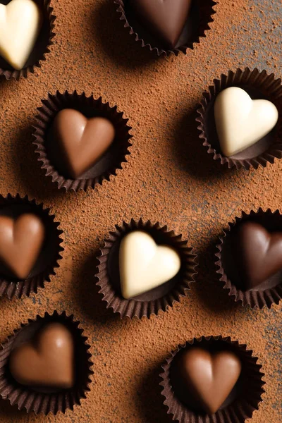 Prachtige Hartvormige Chocolade Snoepjes Tafel Plat Gelegd — Stockfoto