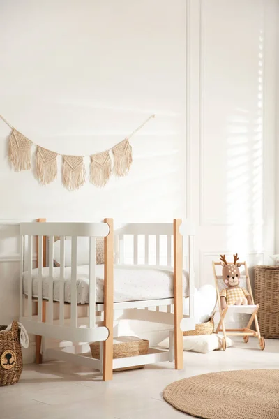 Quarto Bebê Interior Com Mobiliário Elegante Brinquedos — Fotografia de Stock