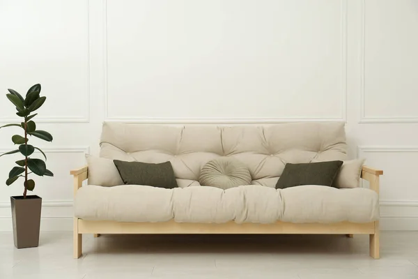 Sofa Krem Bergaya Interior Ruang Tamu — Stok Foto