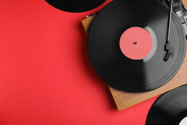 Modern Player Vinyl Records Red Background Flat Lay Space Text — Stock Photo, Image