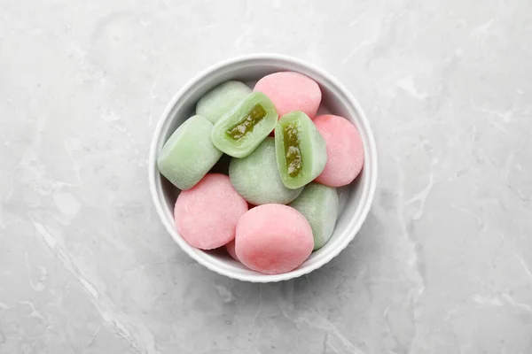 Délicieux Mochi Dans Bol Sur Une Table Marbre Gris Clair — Photo