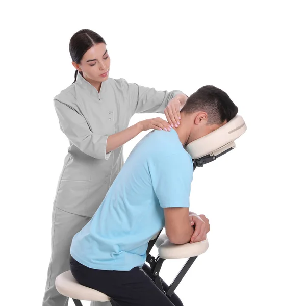 Man Ontvangt Massage Moderne Stoel Witte Achtergrond — Stockfoto