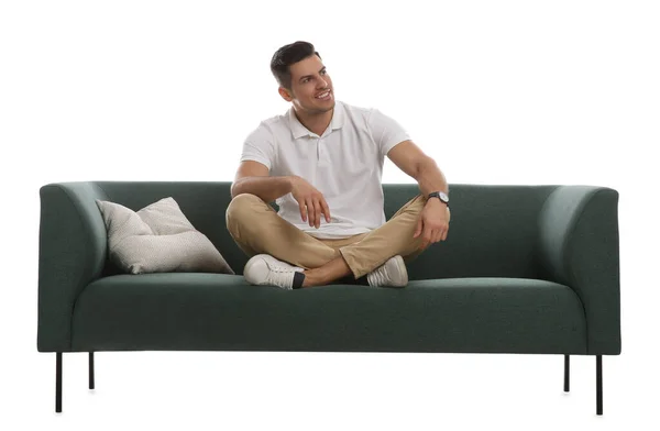 Mann Entspannt Auf Bequemem Grünem Sofa Vor Weißem Hintergrund — Stockfoto