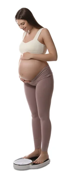 Femme Enceinte Debout Sur Des Écailles Sur Fond Blanc — Photo