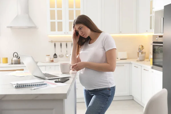 Tired Pregnant Woman Working Kitchen Home Maternity Leave — Stock Photo, Image