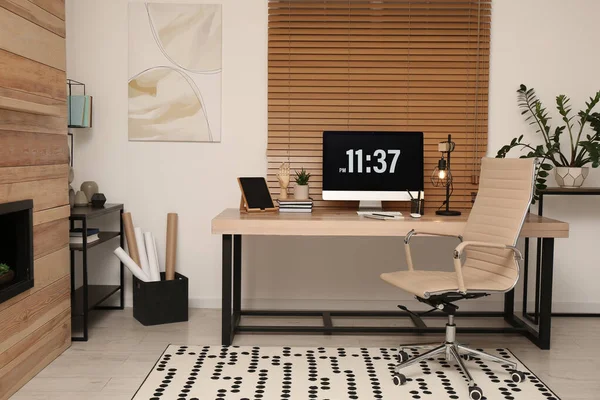 Interior Quarto Com Local Trabalho Confortável Computador Moderno Mesa Madeira — Fotografia de Stock