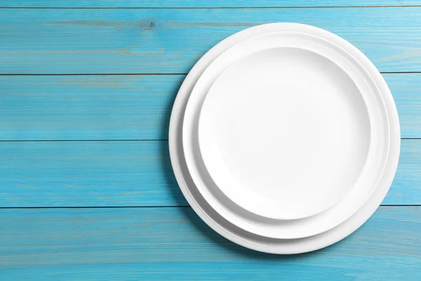 Stack Empty Ceramic Plates Turquoise Wooden Table Top View Space — Stock Photo, Image