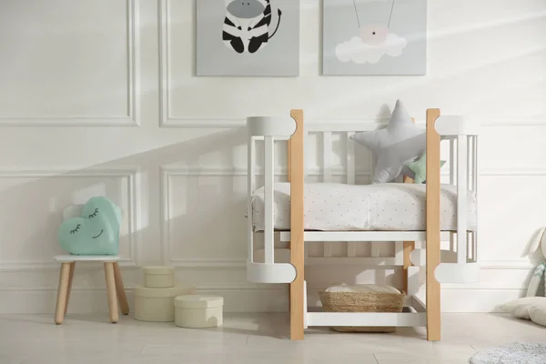 Quarto Bebê Interior Com Mobiliário Elegante Brinquedos — Fotografia de Stock