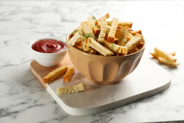 Heerlijke Harde Chucks Met Ketchup Witte Marmeren Tafel — Stockfoto