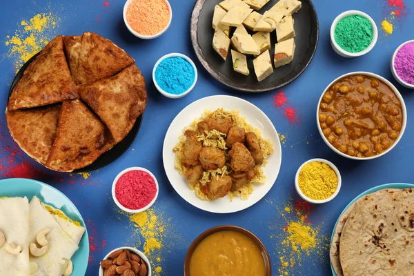 Comida Indiana Tradicional Pós Cor Fundo Azul Flat Lay Celebração — Fotografia de Stock