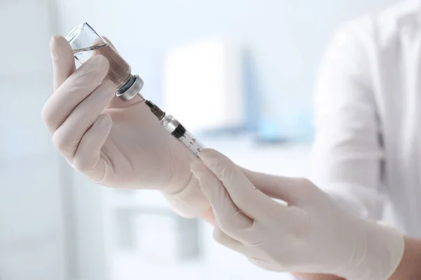 Doctor Filling Syringe Medication Vial Hospital Closeup — Stock Photo, Image