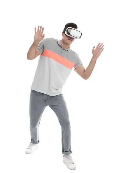 Férfi Használ Virtuális Valóság Headset Fehér Háttér — Stock Fotó